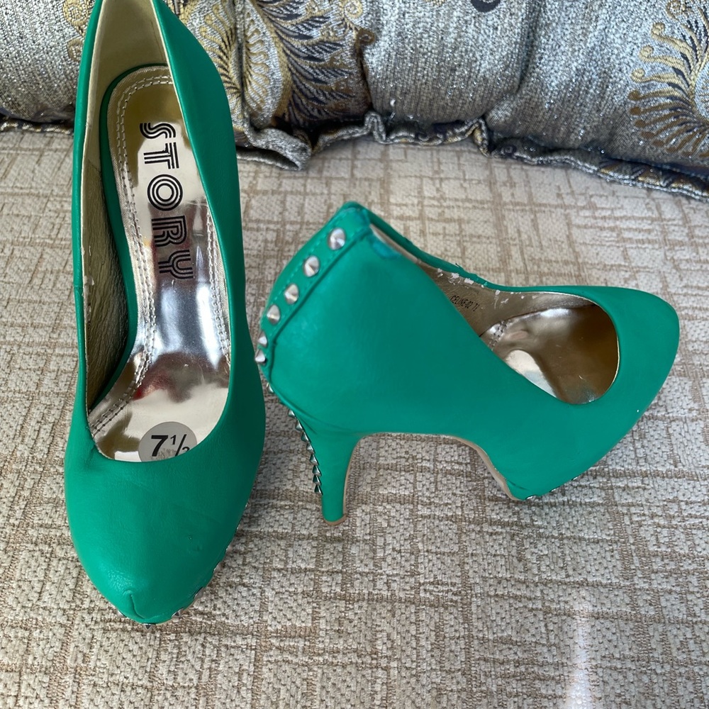 Green shoes